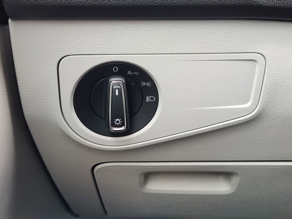 Used 2024 Volkswagen Tiguan SE image 23