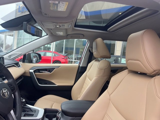 Used 2020 Toyota RAV4 Limited image 13