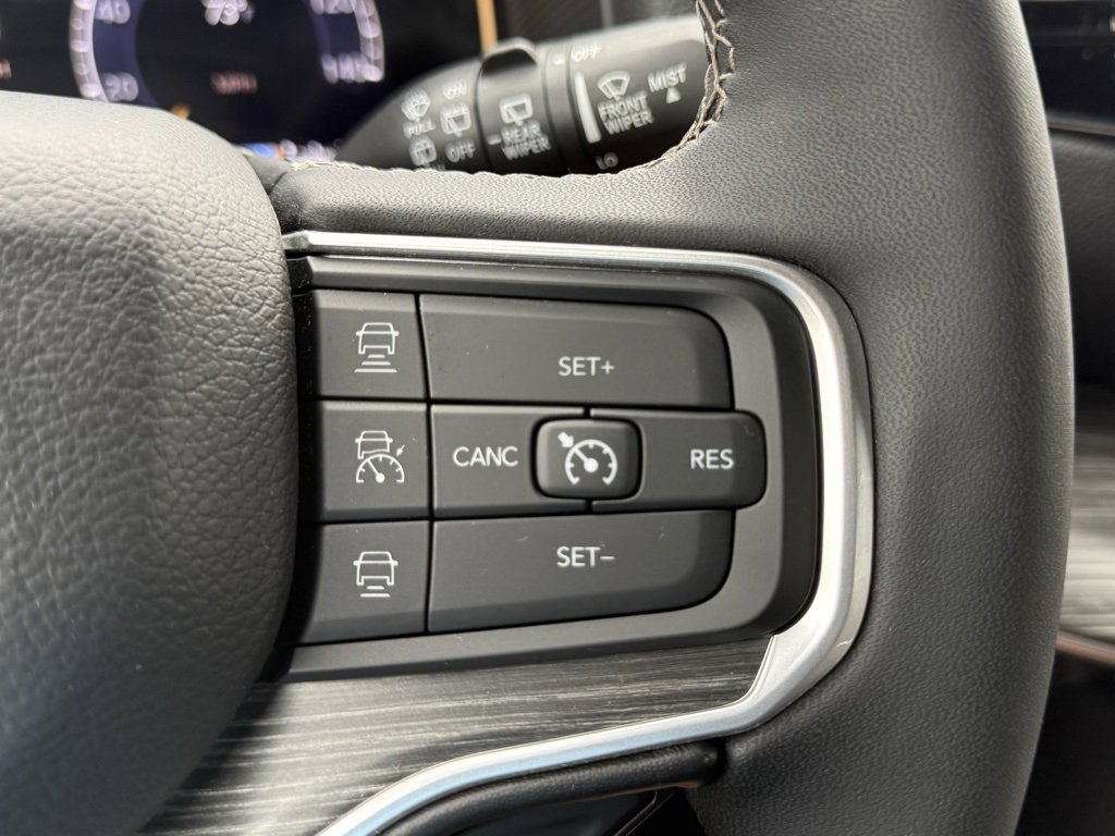 Used 2024 Jeep Wagoneer L Series II w/ Flexible Seating Group image 32