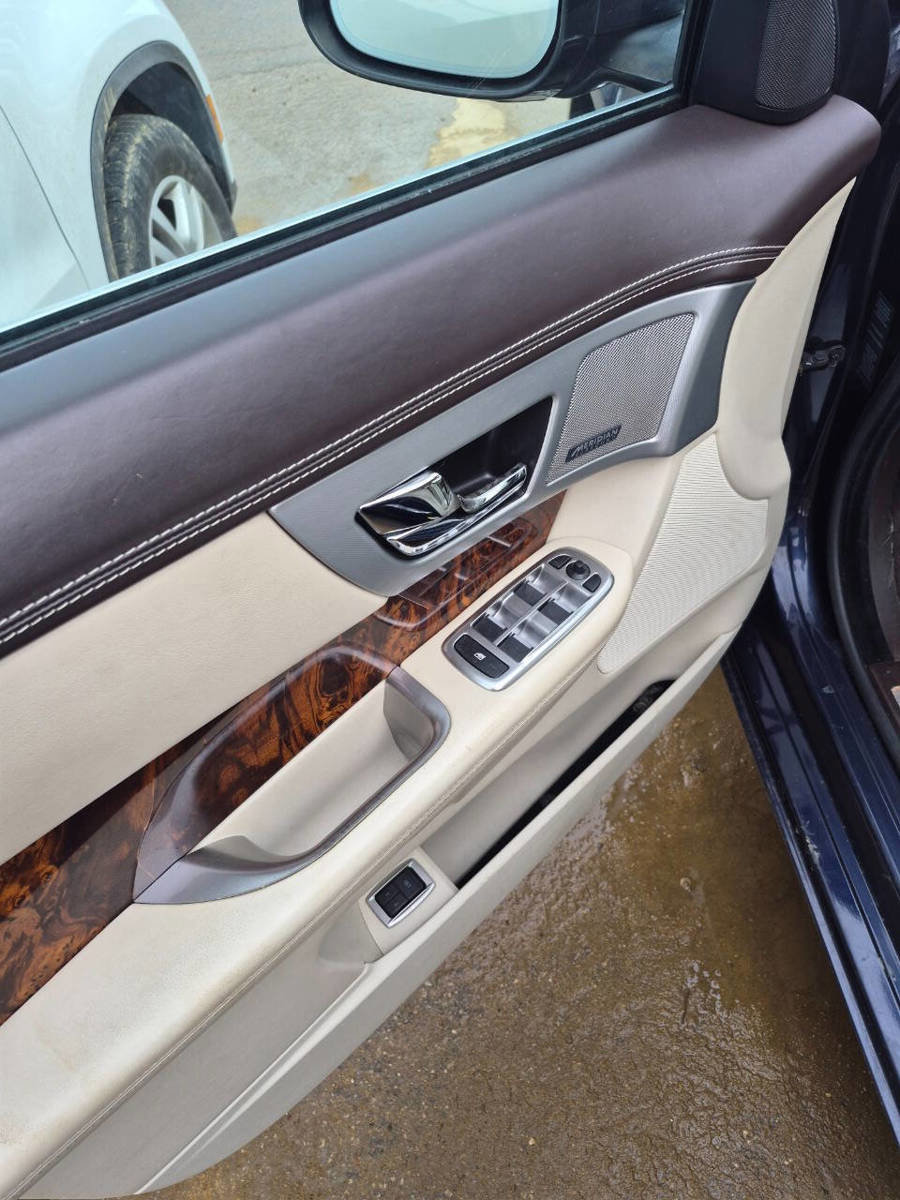 Used 2015 Jaguar XF Portfolio AWD/4WD image 7