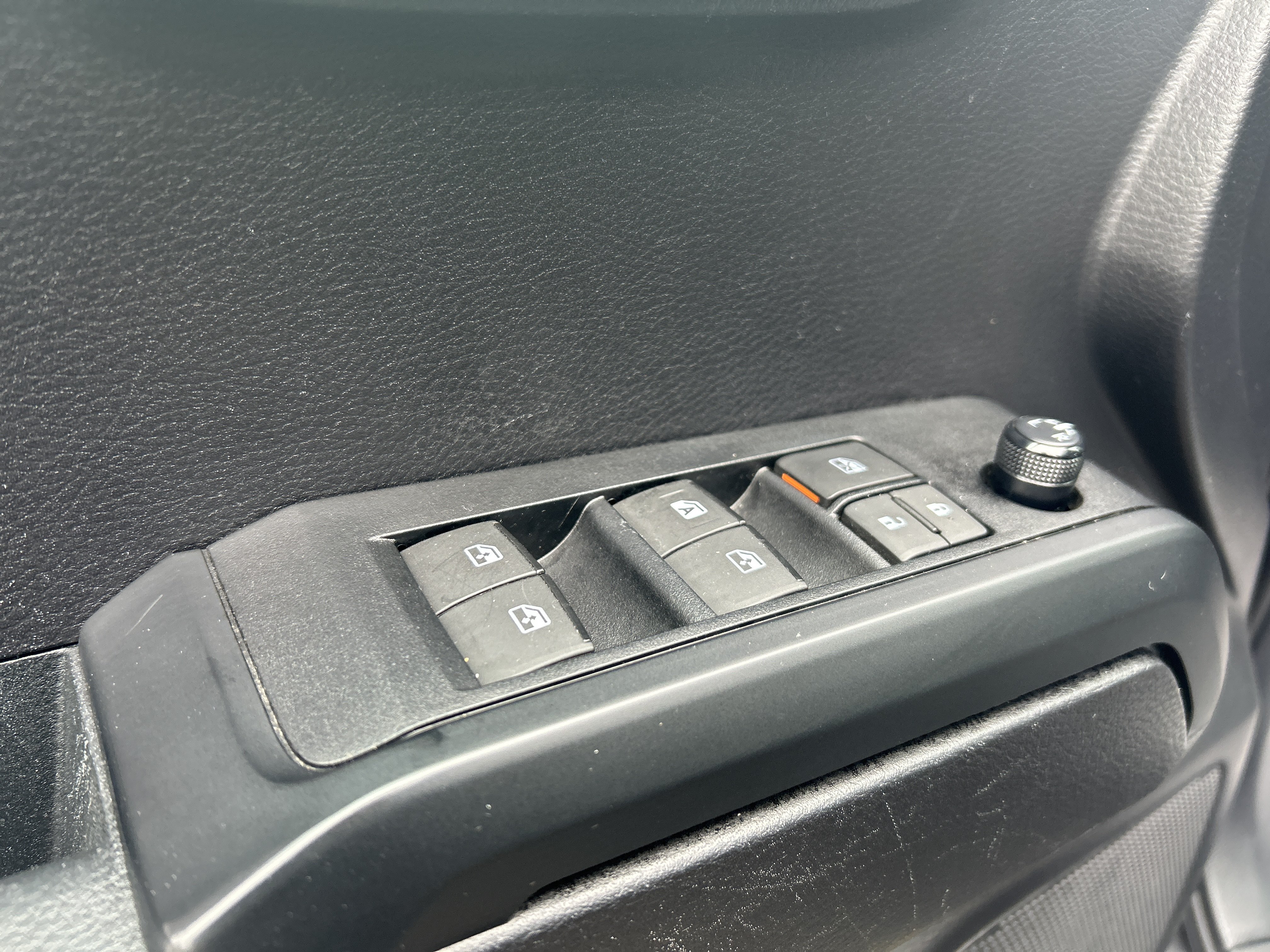 Used 2021 Toyota Tacoma SR AWD/4WD image 9