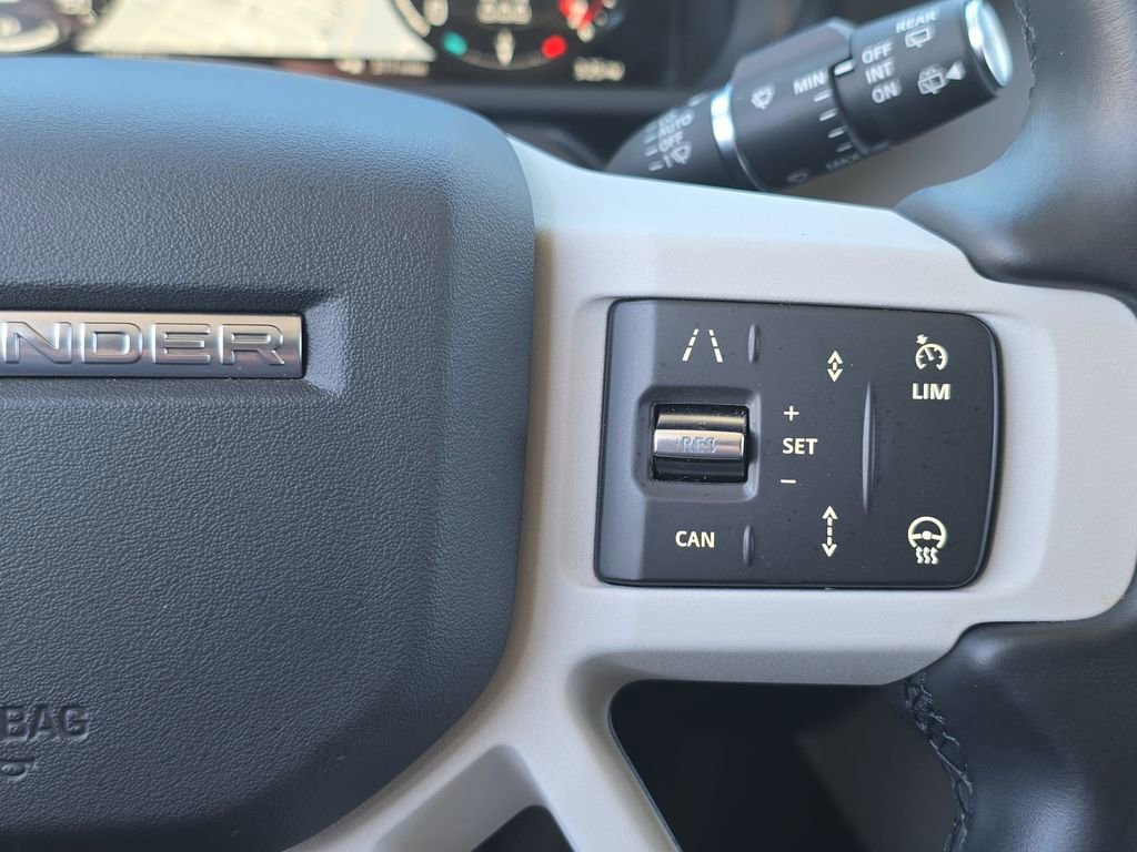 Used 2025 Land Rover Defender 130 X-Dynamic SE image 19