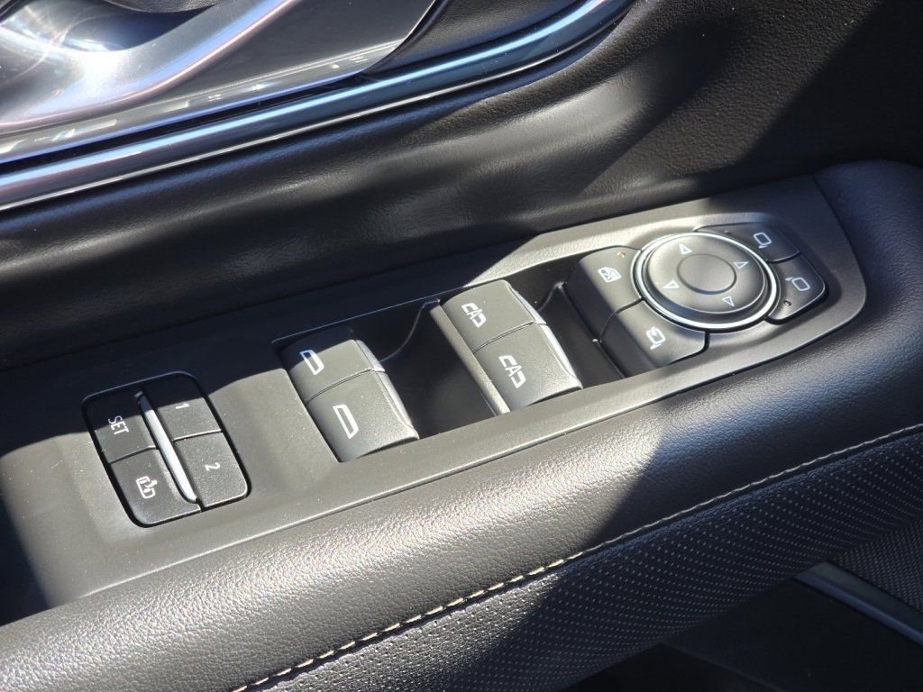 Used 2024 Chevrolet Suburban Premier image 22