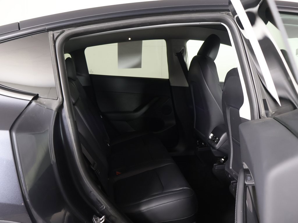 Used 2024 Tesla Model Y Long Range image 32