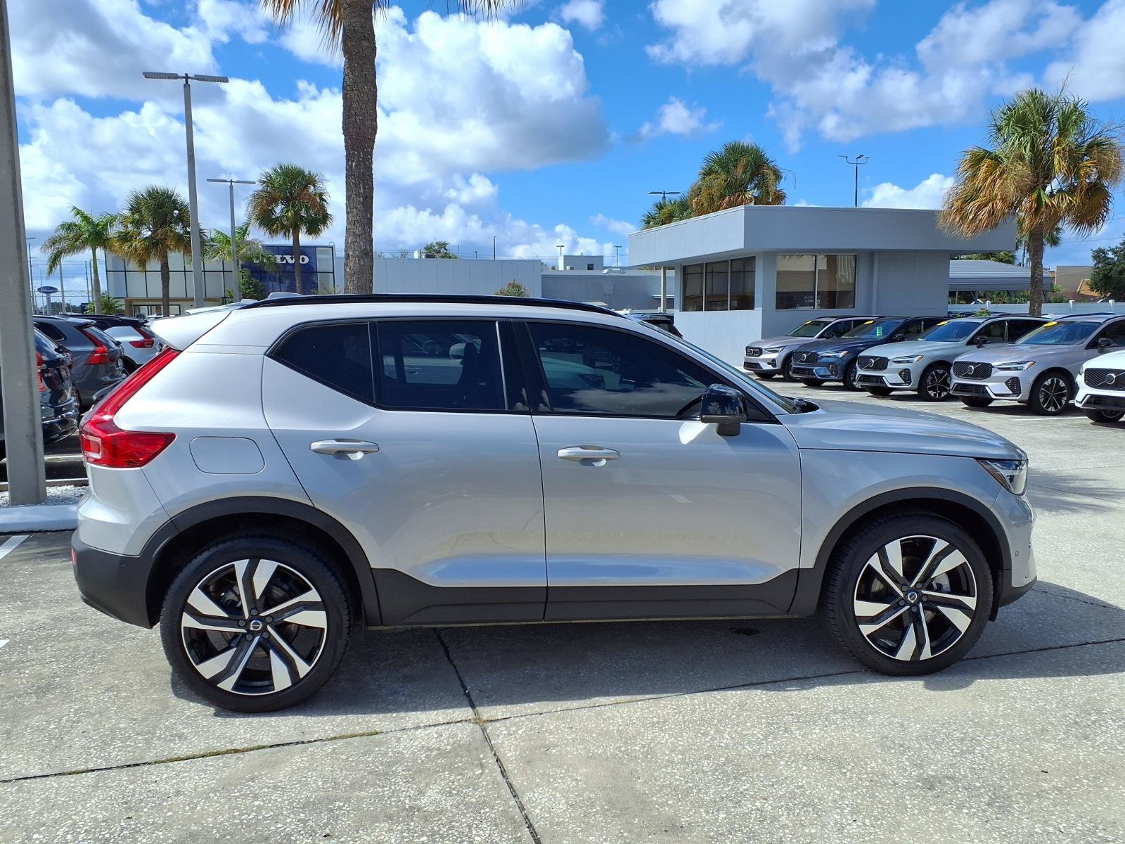 Certified 2025 Volvo XC40 B5 Ultra AWD/4WD image 8