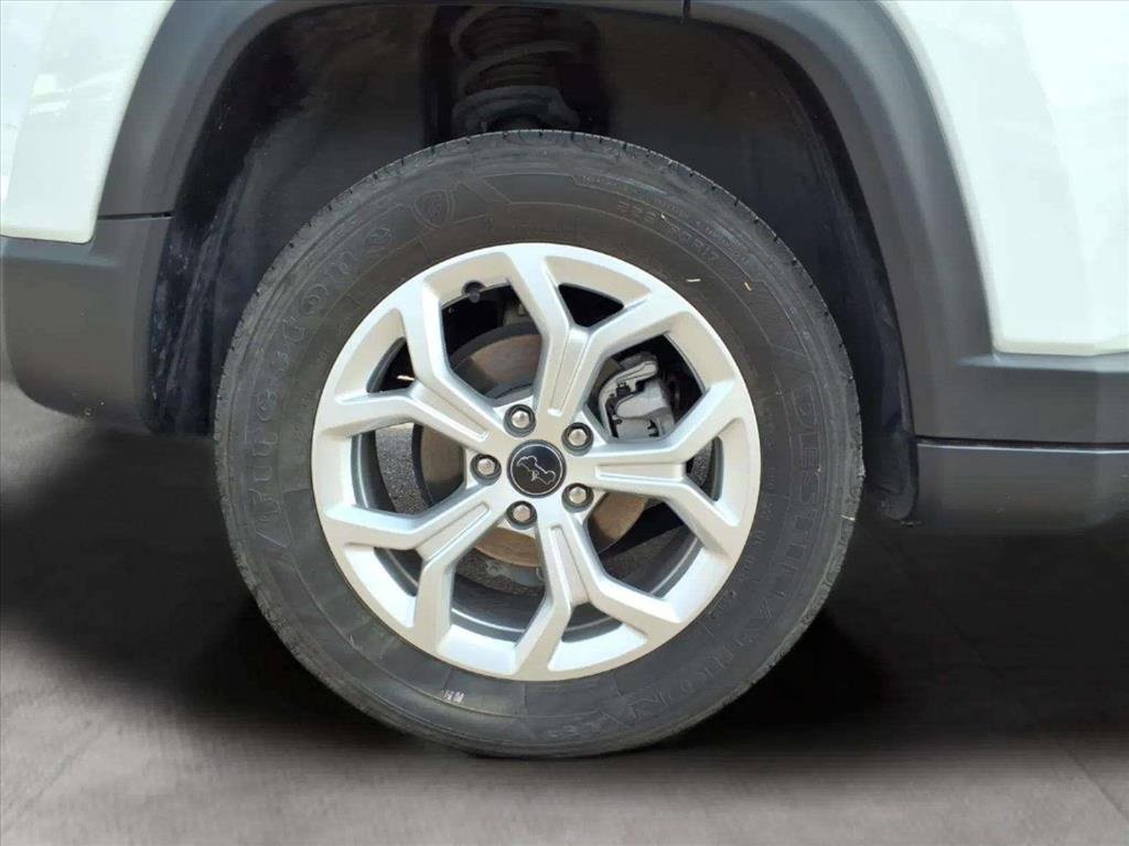 Used 2025 Jeep Compass Sport image 19