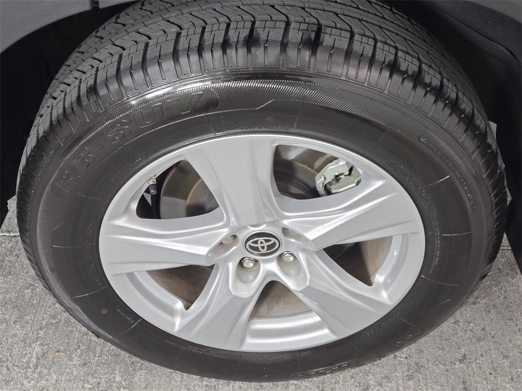 Used 2022 Toyota Highlander LE image 13