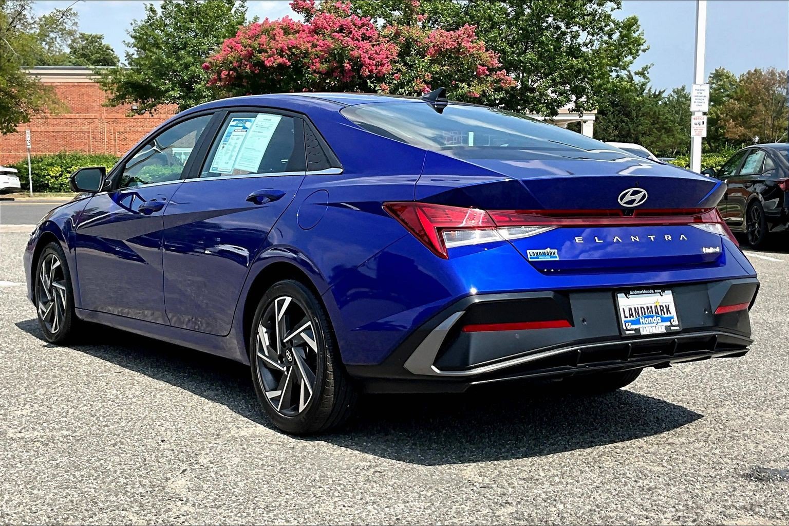 Used 2024 Hyundai Elantra Limited FWD image 11
