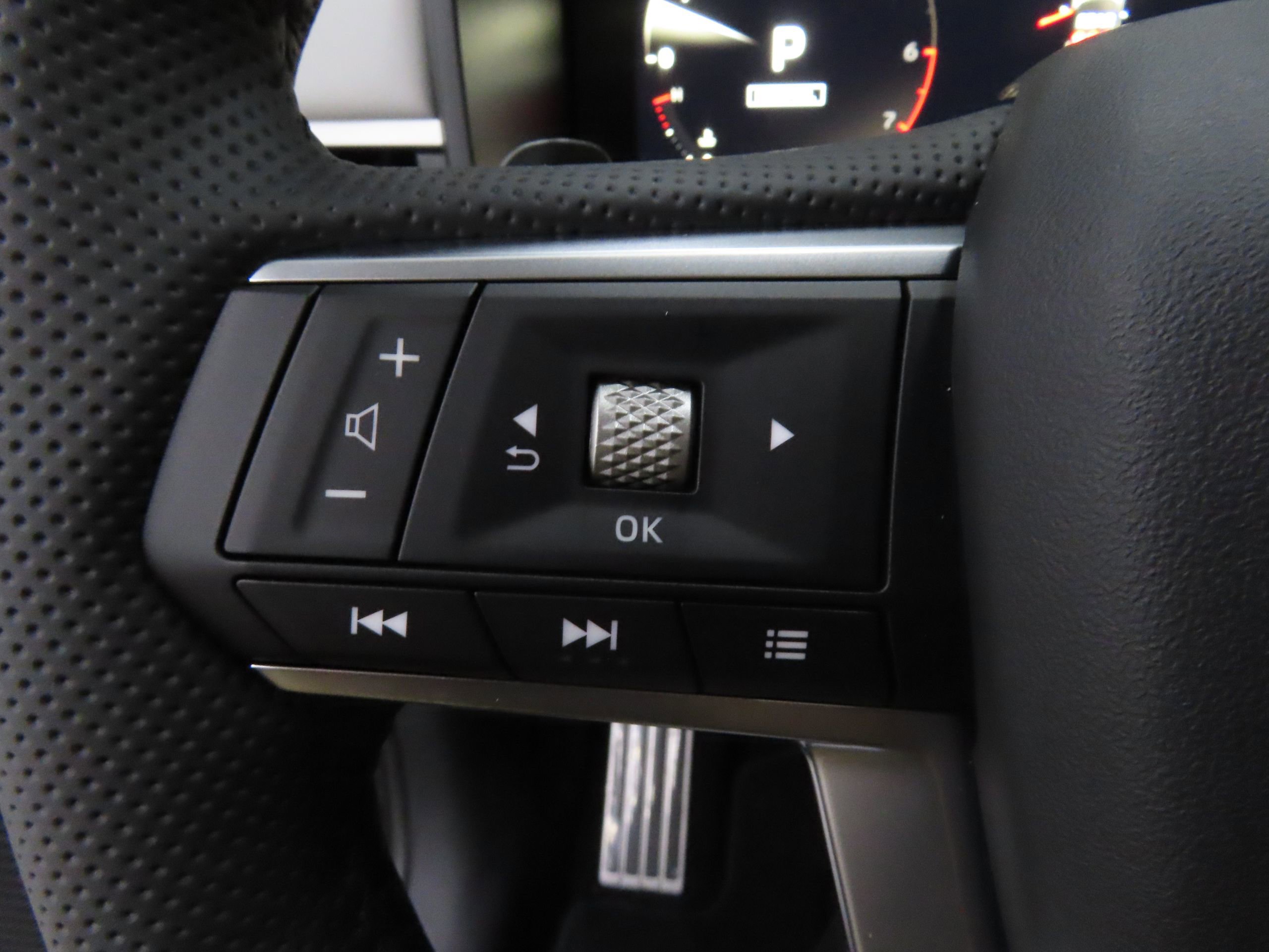 New 2025 Mitsubishi Outlander SEL image 11