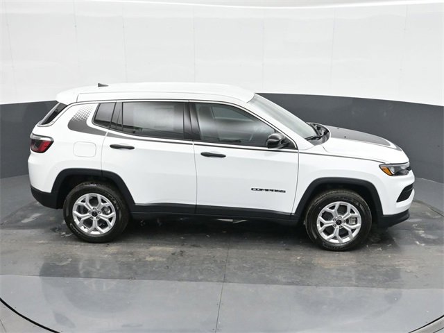 Used 2025 Jeep Compass Sport w/ Mopar Graphics Package image 30