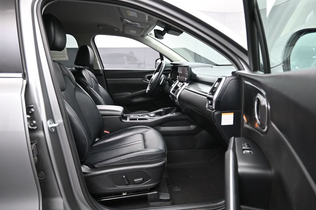 Used 2023 Kia Sorento EX AWD/4WD image 30