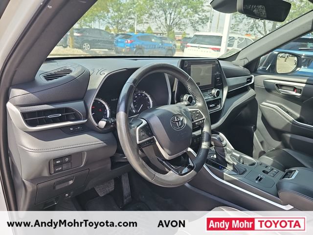 Used 2023 Toyota Highlander XSE FWD image 9