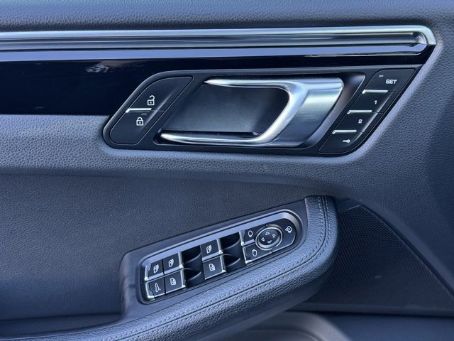 Certified 2022 Porsche Macan image 14