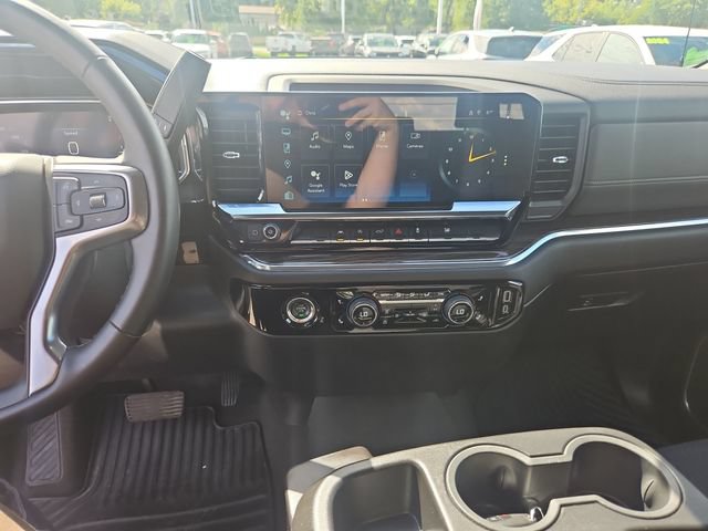 Used 2024 Chevrolet Silverado 1500 LT AWD/4WD image 18