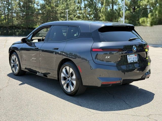 Used 2026 BMW iX xDrive60 w/ Premium Package AWD/4WD image 8