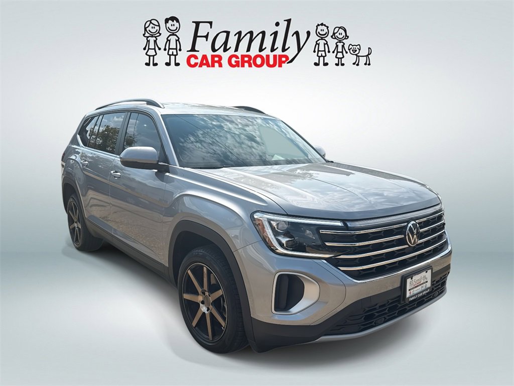 Used 2025 Volkswagen Atlas SE image 2