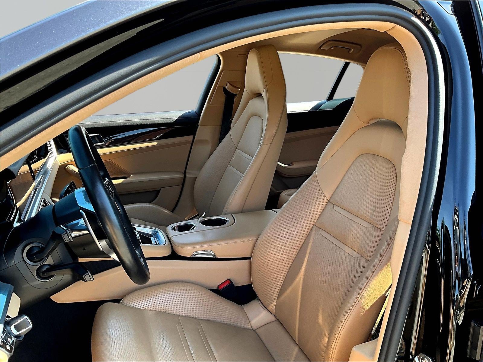 Used 2018 Porsche Panamera 4 AWD/4WD image 21