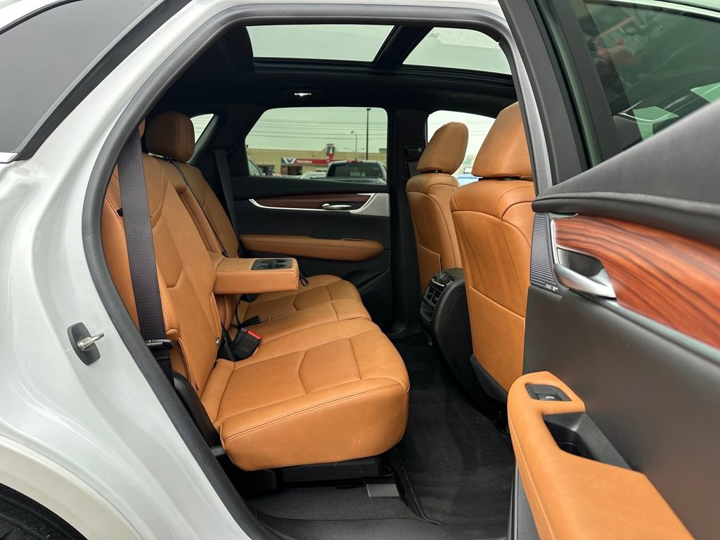 Certified 2023 Cadillac XT5 Premium Luxury w/ Technology Package AWD/4WD image 17
