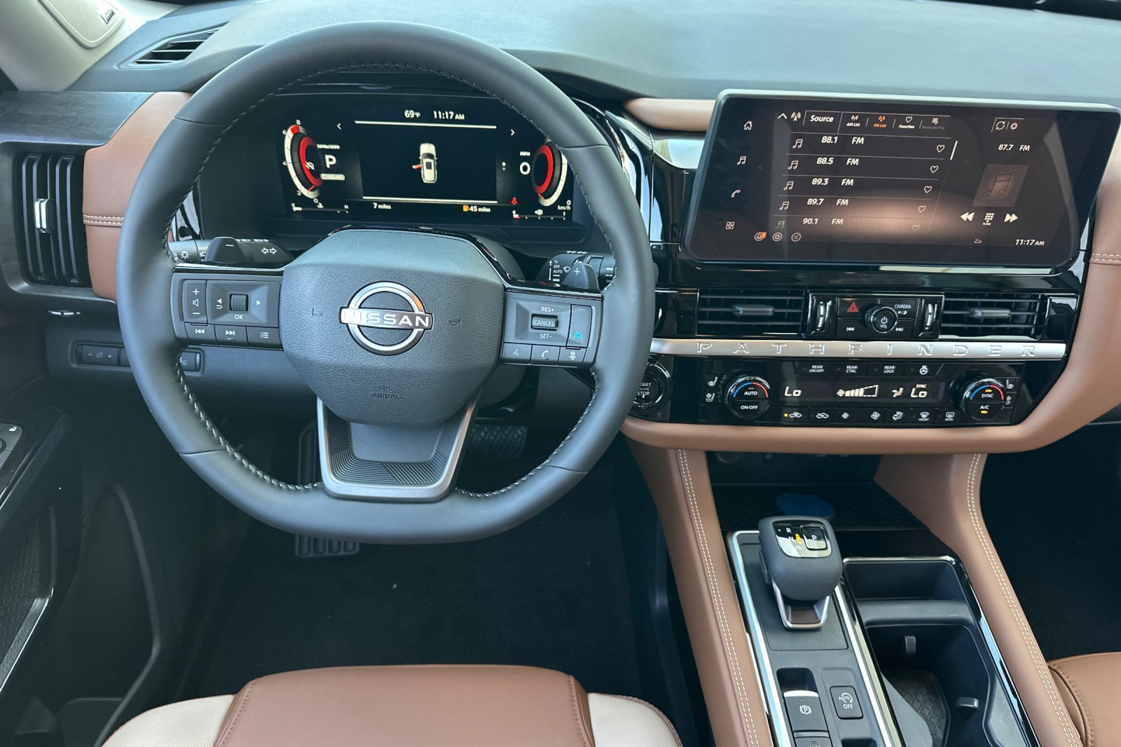 New 2026 Nissan Pathfinder Platinum FWD image 11
