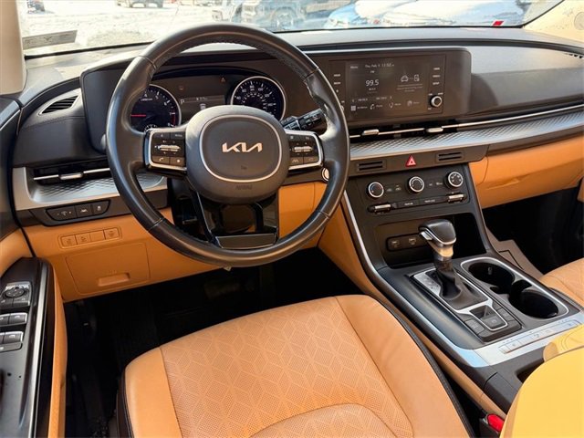 Used 2023 Kia Carnival LX image 5