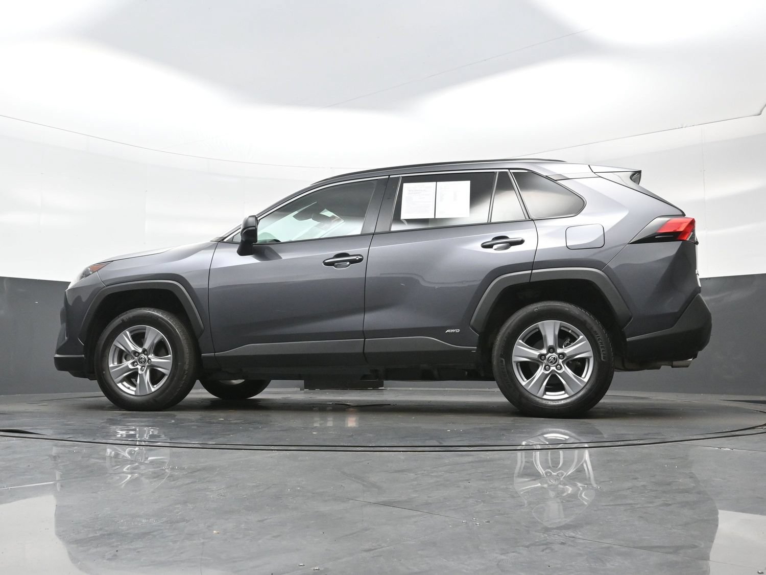 Used 2022 Toyota RAV4 LE AWD/4WD image 27