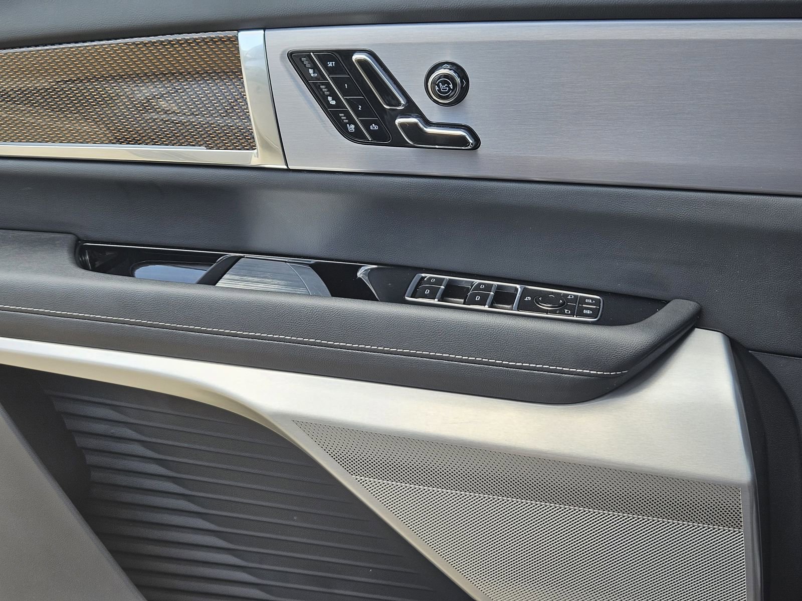 New 2026 Cadillac Vistiq Sport image 23