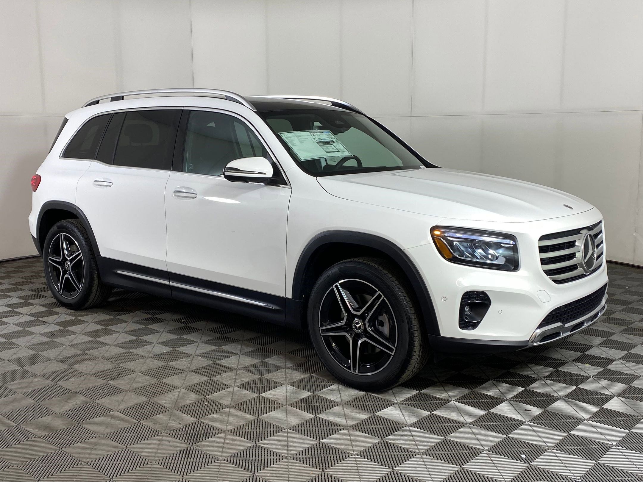Used 2026 Mercedes-Benz GLB 250 4MATIC image 7