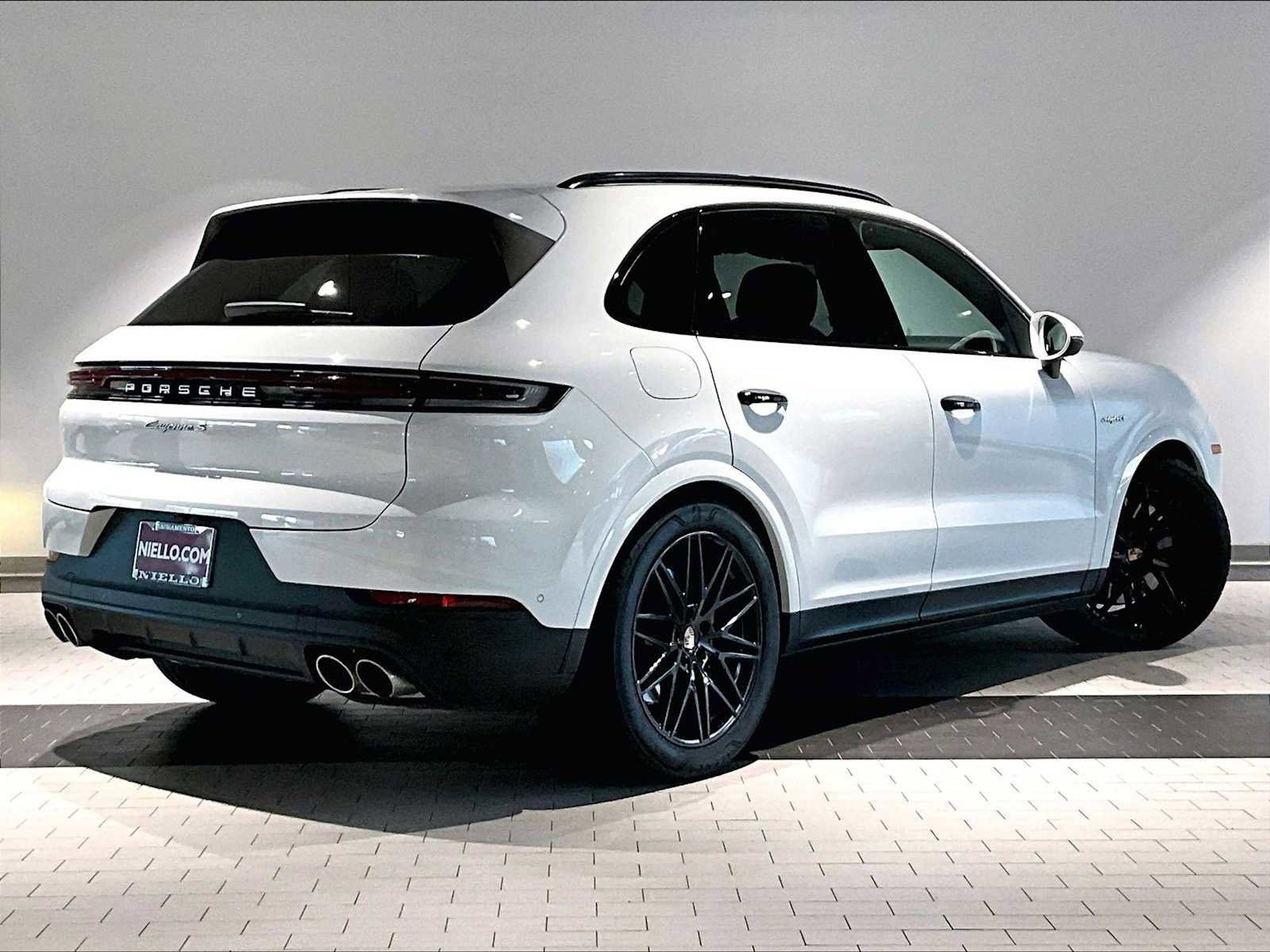 Used 2025 Porsche Cayenne S image 10