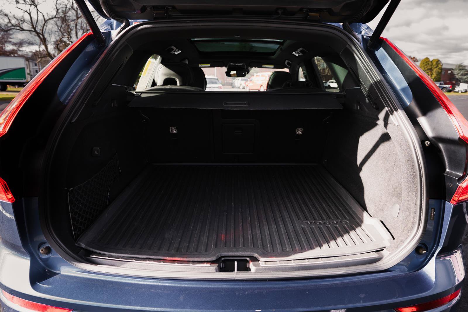 Used 2020 Volvo XC60 T6 R-Design image 45