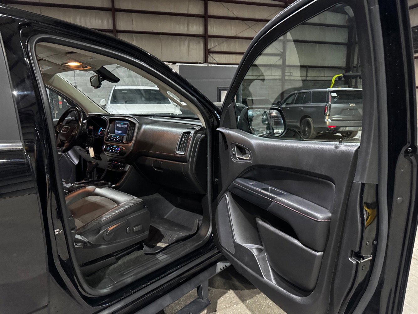 Used 2018 GMC Canyon All Terrain w/ All Terrain X Package AWD/4WD image 25