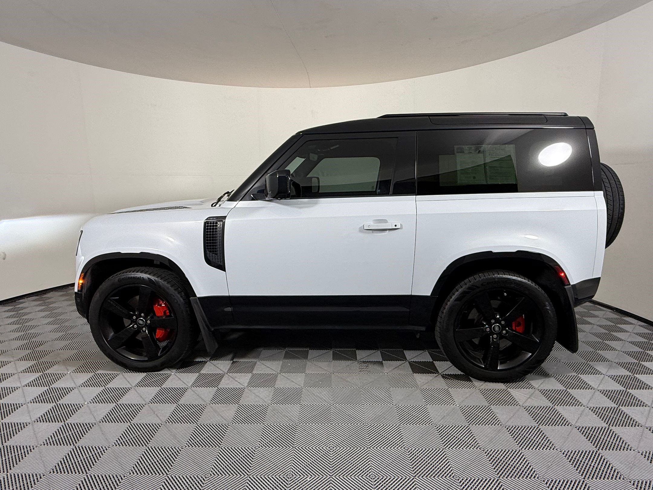 Used 2023 Land Rover Defender 90 X-Dynamic SE AWD/4WD image 2