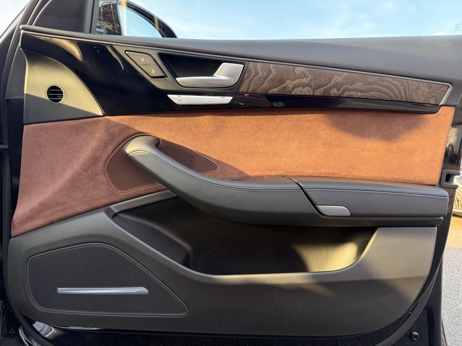 Used 2015 Audi A8 L 4.0T image 35