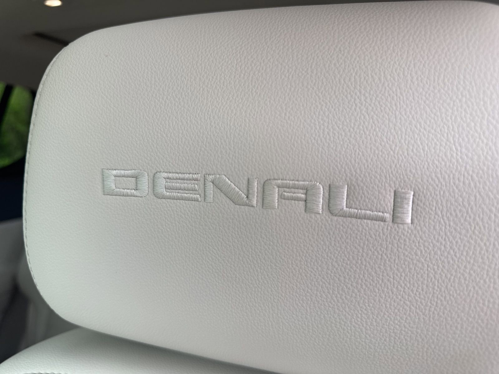 Used 2021 GMC Acadia Denali w/ Denali Technology Package image 17