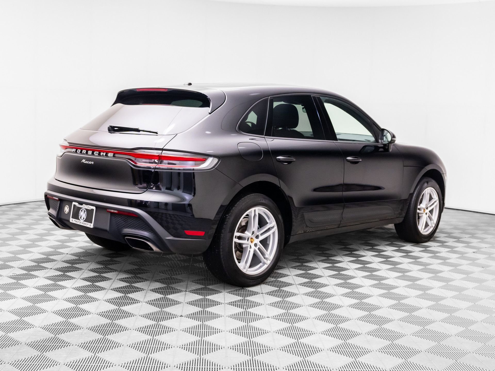 Certified 2023 Porsche Macan AWD/4WD image 8