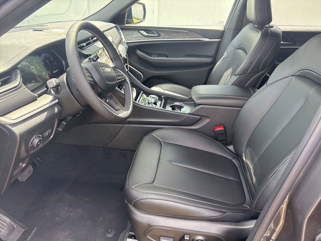 New 2026 Jeep Grand Cherokee L Limited AWD/4WD image 9