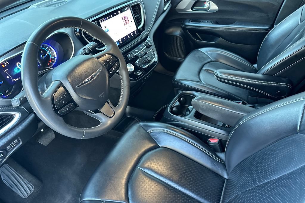 Used 2023 Chrysler Pacifica Touring-L w/ Uconnect Theater Family Group FWD image 10