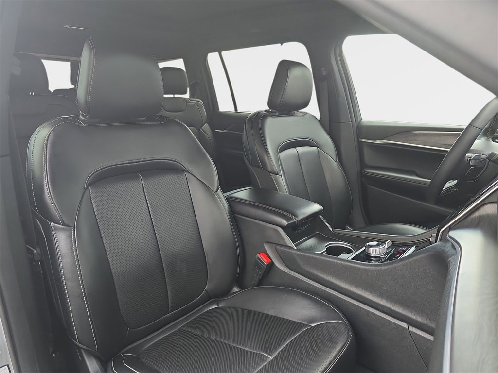 Used 2024 Jeep Grand Cherokee L Limited w/ Luxury Tech Group II image 12