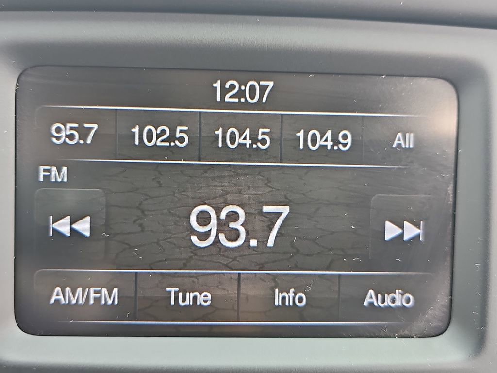 Used 2018 Jeep Compass Latitude w/ Cold Weather Group image 22