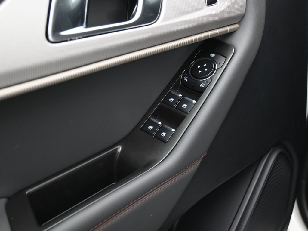 New 2025 Ford Explorer Active w/ Active Comfort Package image 9
