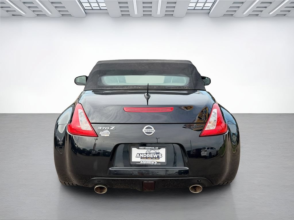 Used 2011 Nissan 370Z Touring RWD image 7