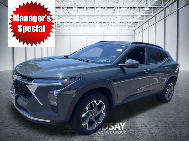 Used 2025 Chevrolet Trax LT FWD image 1