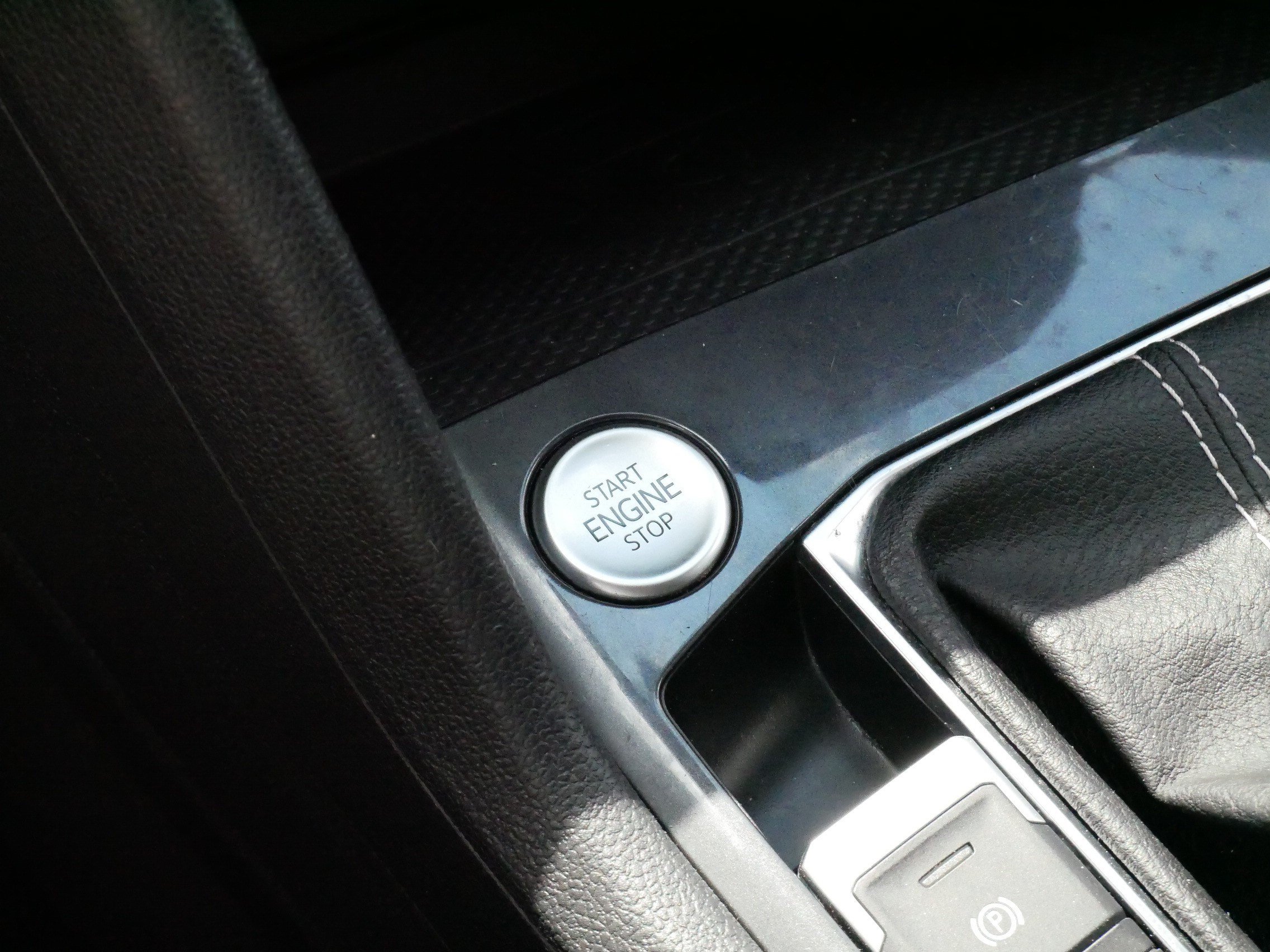 Certified 2022 Volkswagen Tiguan SE R-Line AWD/4WD image 28