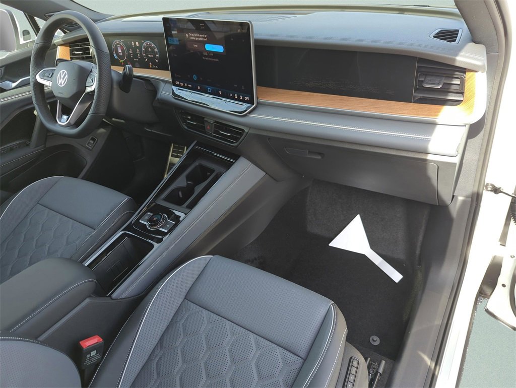 Used 2026 Volkswagen Tiguan SEL R-Line image 17