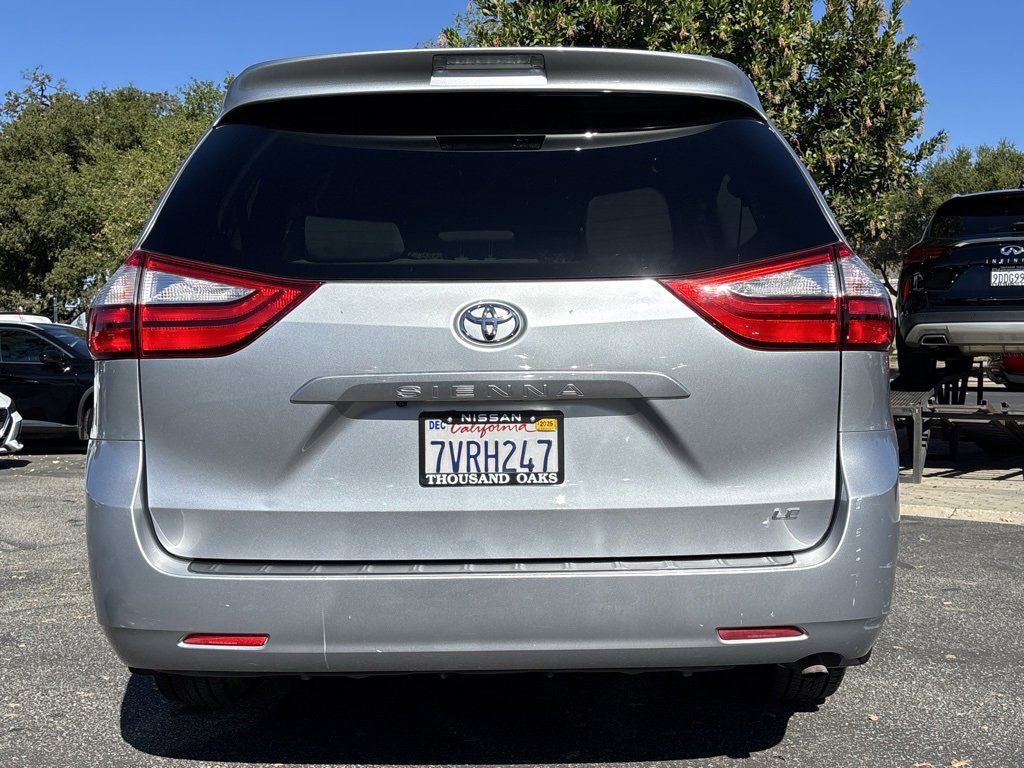 Used 2017 Toyota Sienna LE image 8