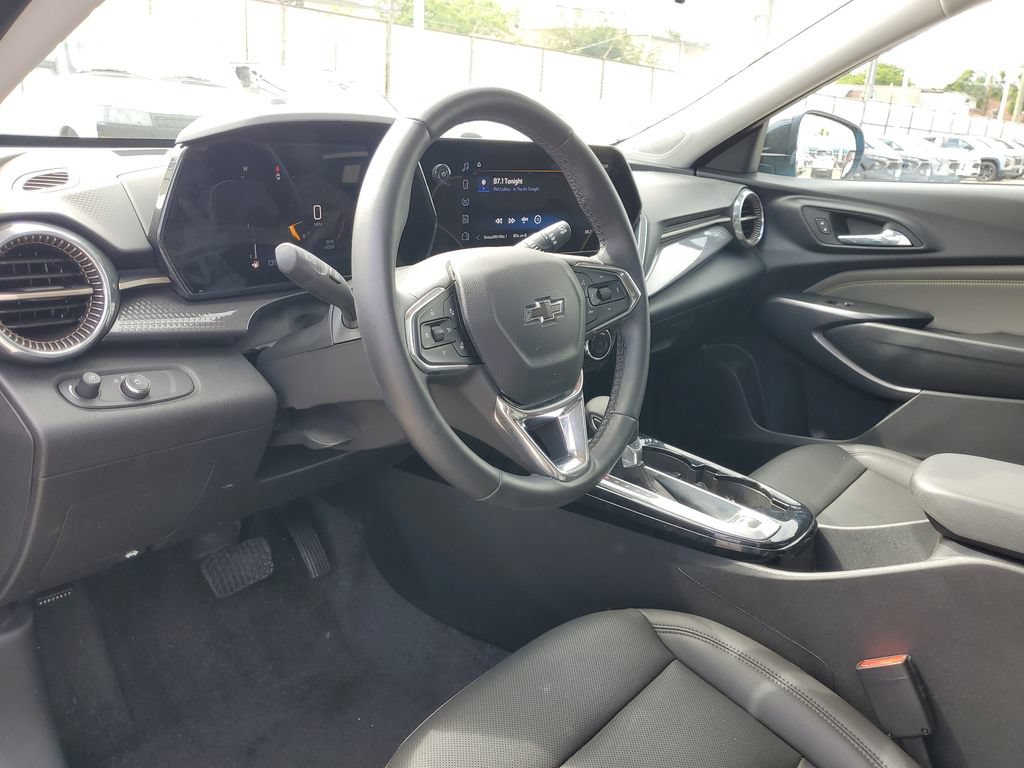 Used 2025 Chevrolet Trax ACTIV w/ Sunroof Package FWD image 15