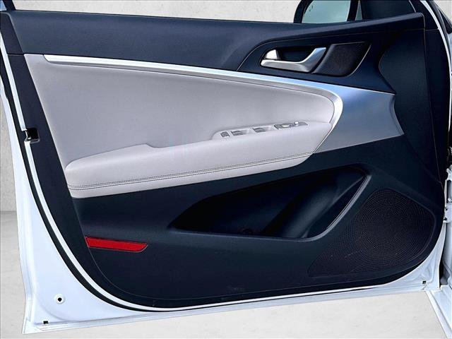 Used 2023 Genesis G70 2.0T RWD image 17