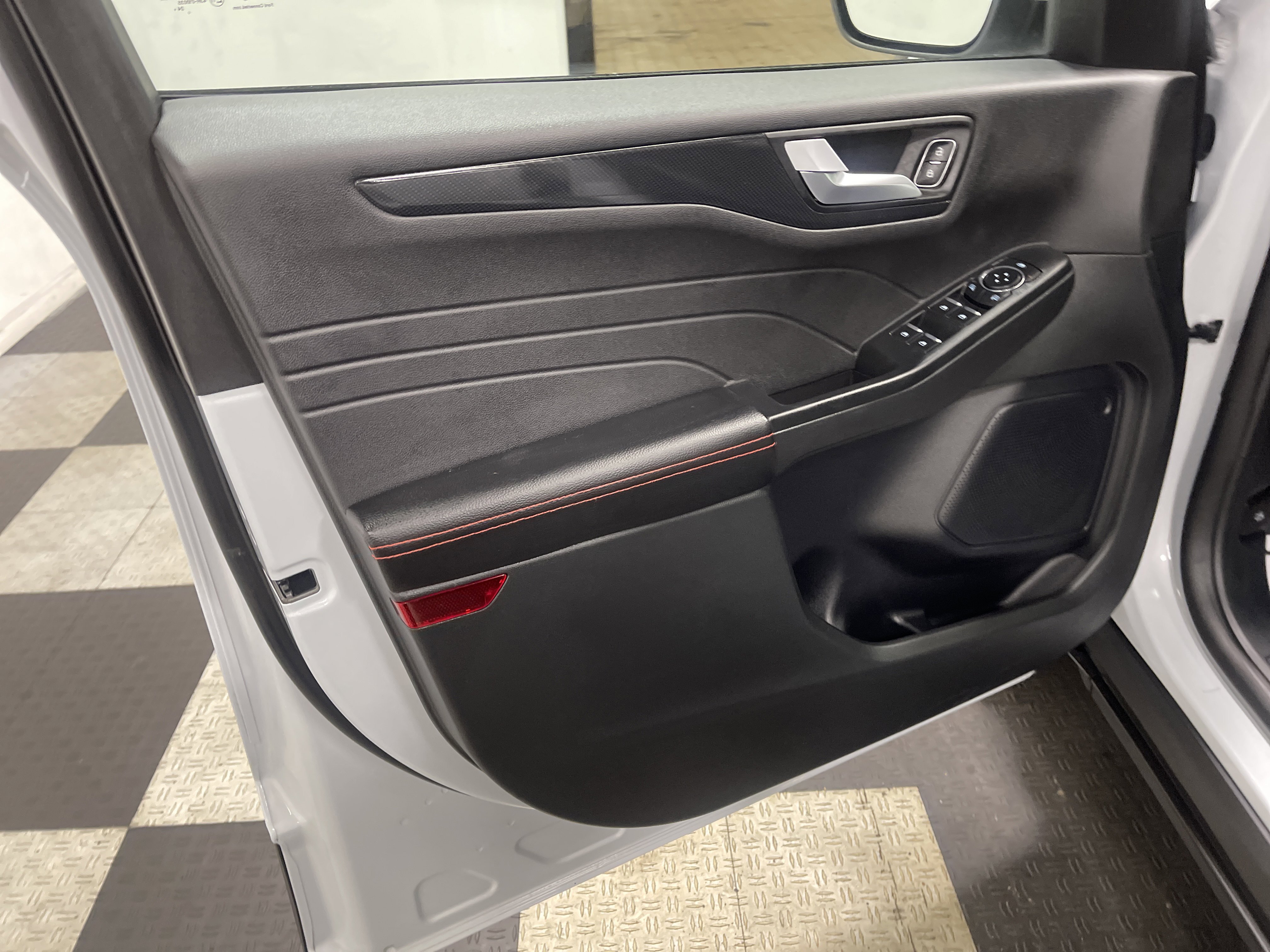 Used 2025 Ford Escape ST-Line Select image 10