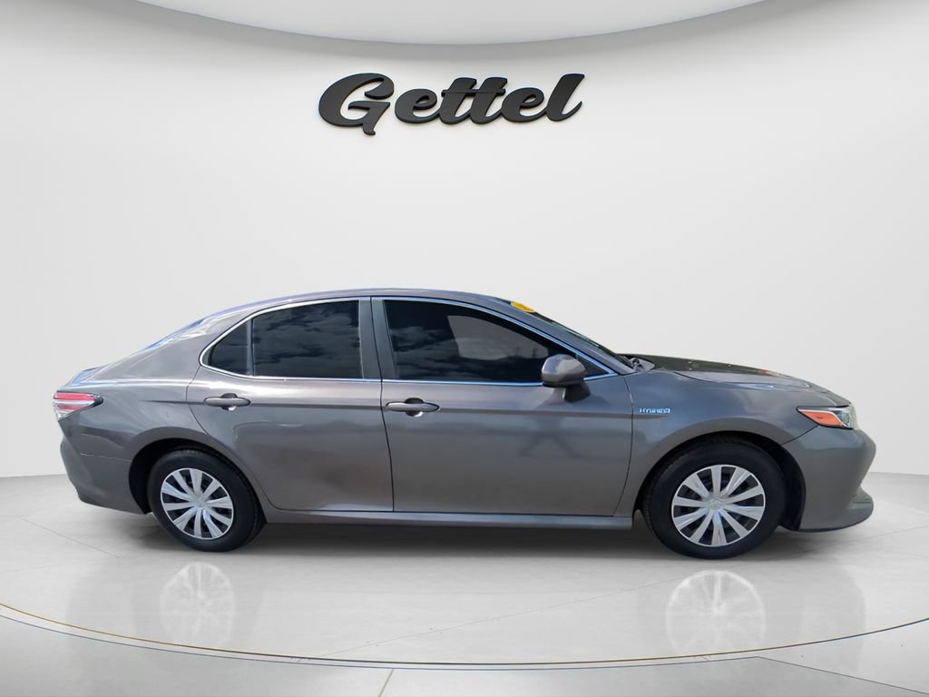 Used 2019 Toyota Camry LE image 4