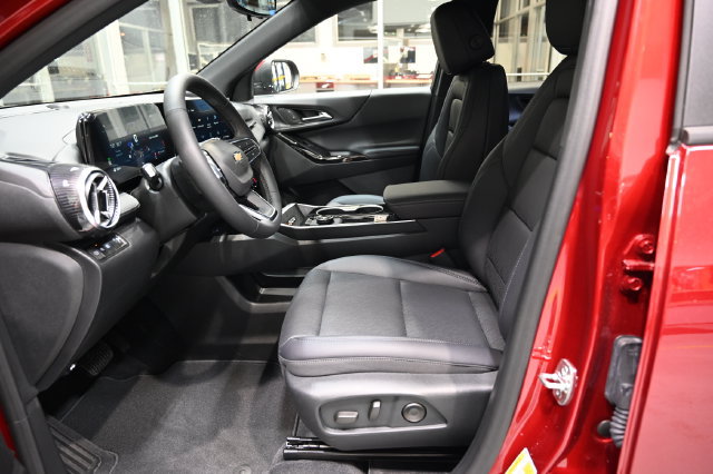 New 2027 Chevrolet Equinox LT w/ Convenience Package II FWD image 9