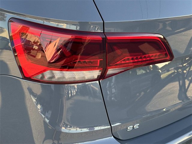 Used 2023 Volkswagen Taos SE w/ Panoramic Sunroof Package image 30